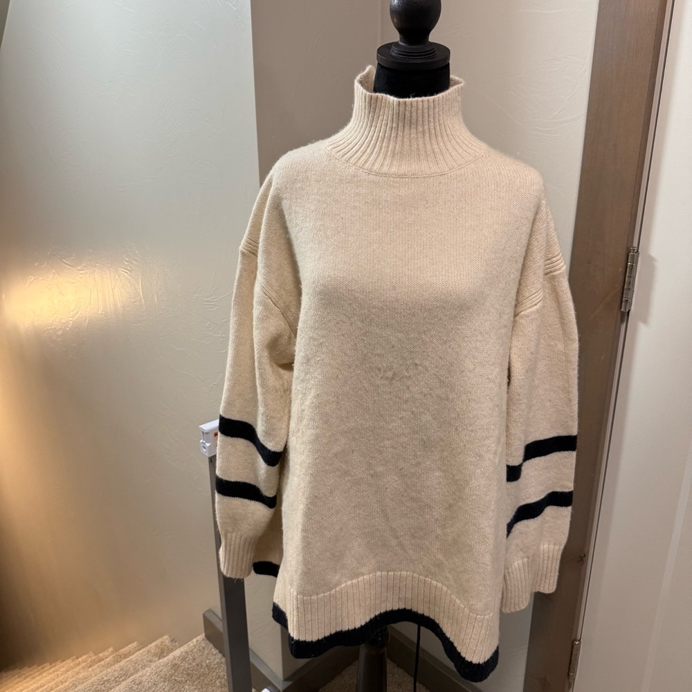H&M‎ Wool Blend Knit Cream Ivory Sweater Turtleneck Flowy Stripe Minimalist M
